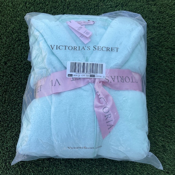 Victoria Secret Bathrobe ** NEW ** - Picture 3 of 3